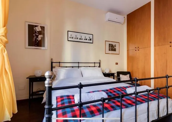 Center Coliseum Apartment *